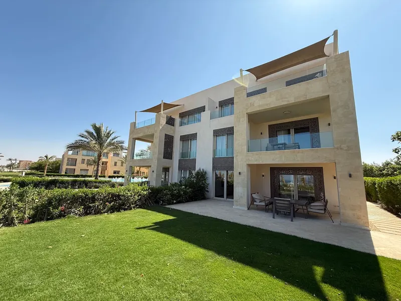 Six-Bedroom Private Villa with Jacuzzi and Rooftop, photo 3