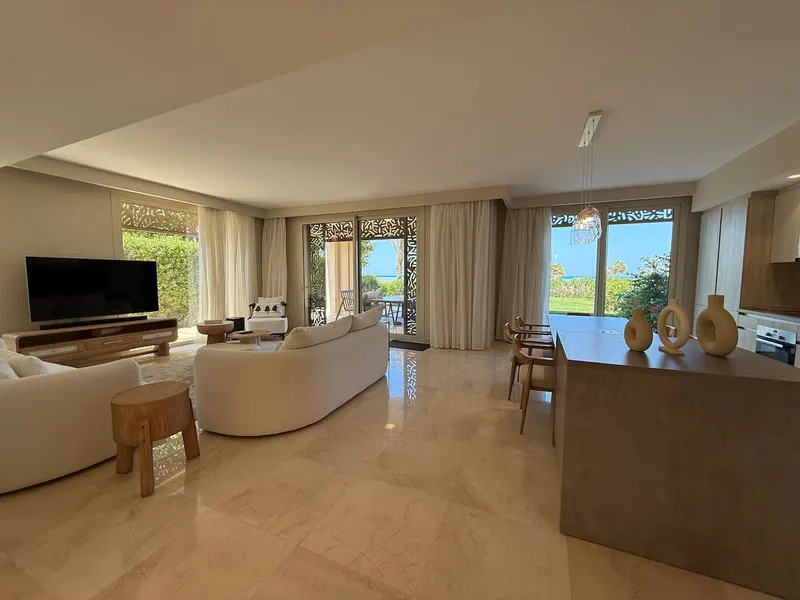 Six-Bedroom Private Villa with Jacuzzi and Rooftop, photo 6