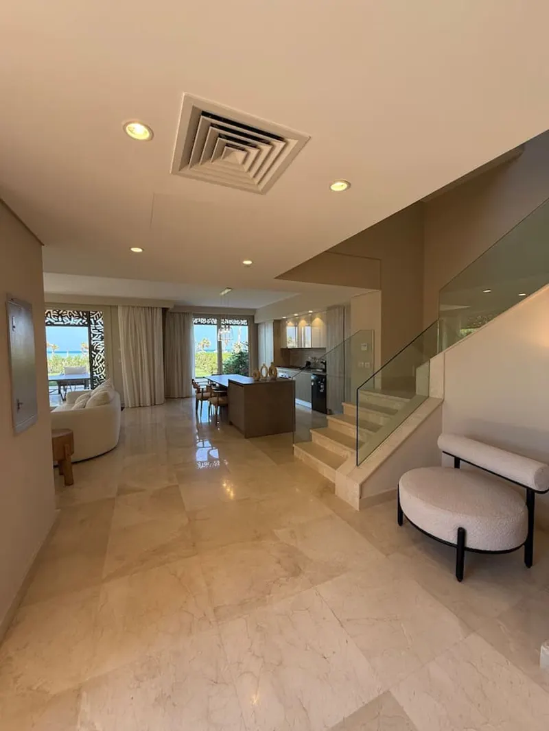 Six-Bedroom Private Villa with Jacuzzi and Rooftop, photo 7