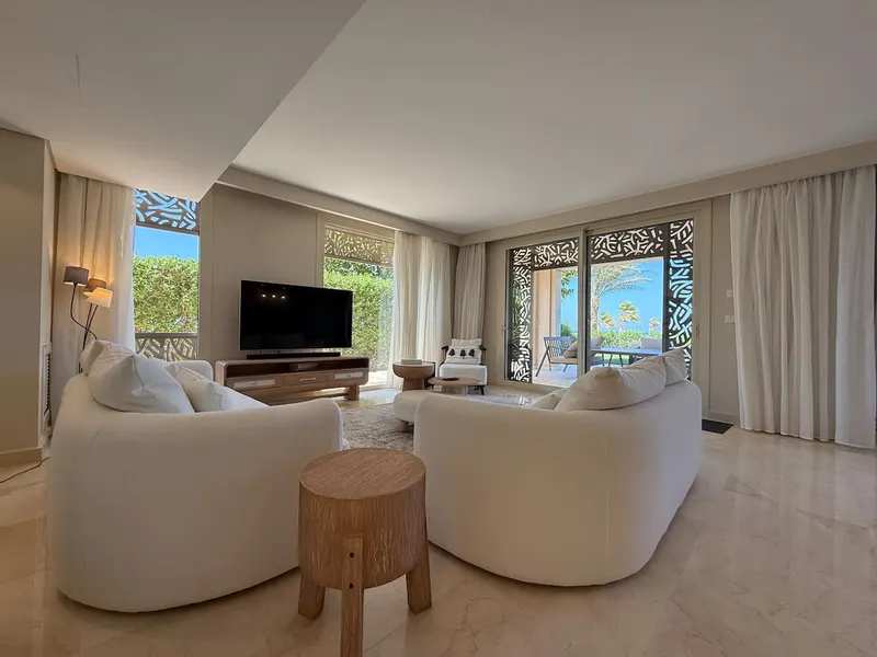 Six-Bedroom Private Villa with Jacuzzi and Rooftop, photo 8