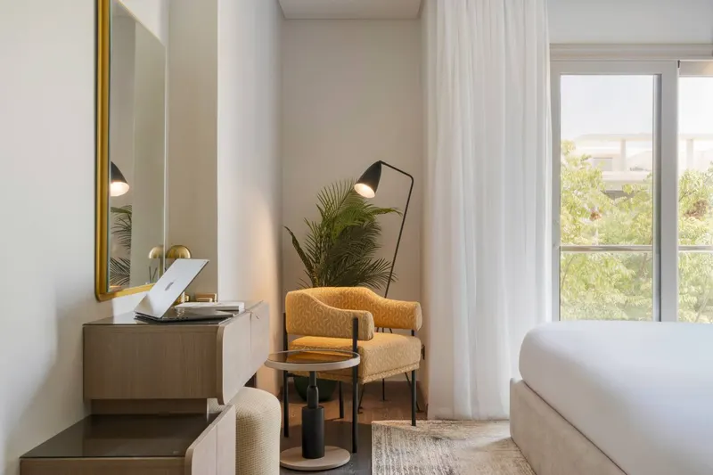 Spacious Three-Bedroom with Balcony and Workspace, photo 2