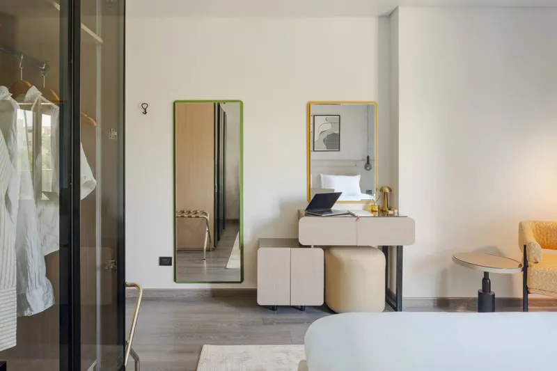 Spacious Three-Bedroom with Balcony and Workspace, photo 3