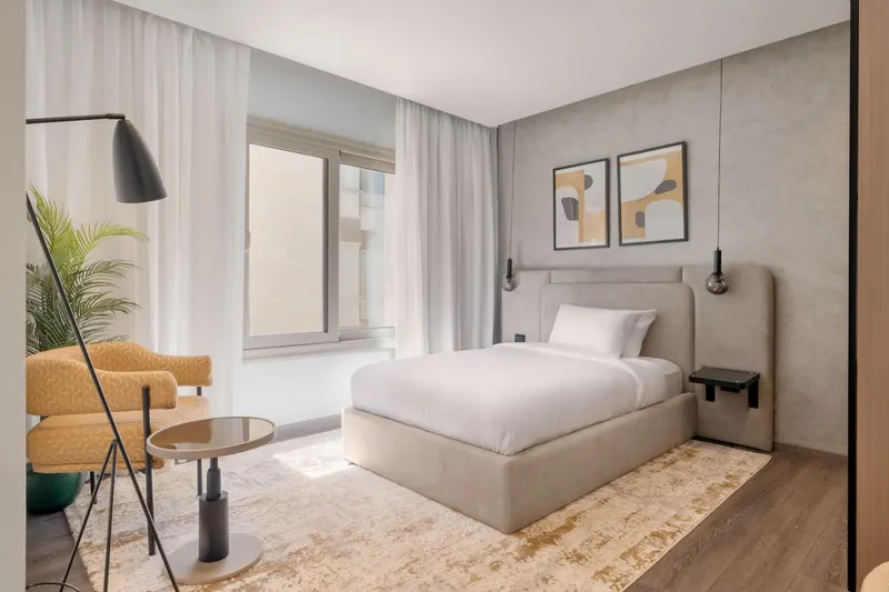 Spacious Three-Bedroom with Balcony and Workspace, photo 5