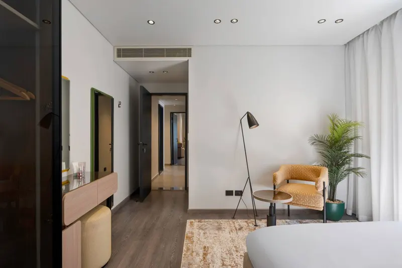 Spacious Three-Bedroom with Balcony and Workspace, photo 6