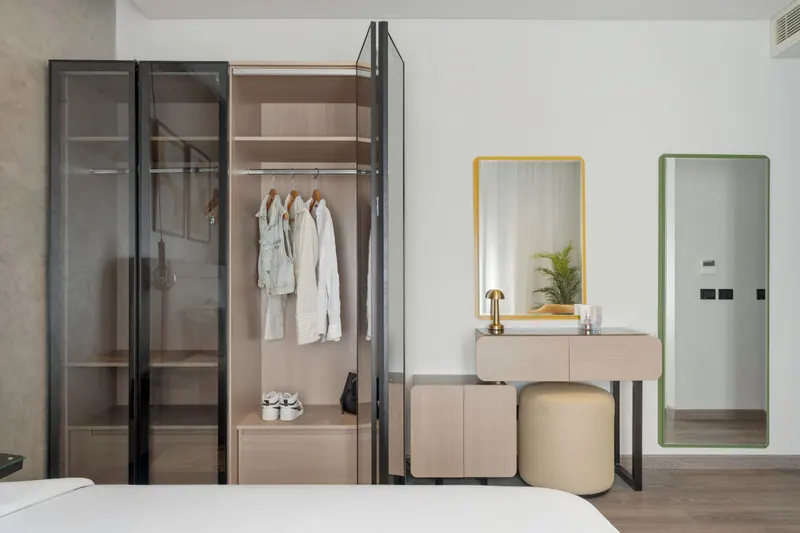 Spacious Three-Bedroom with Balcony and Workspace, photo 7