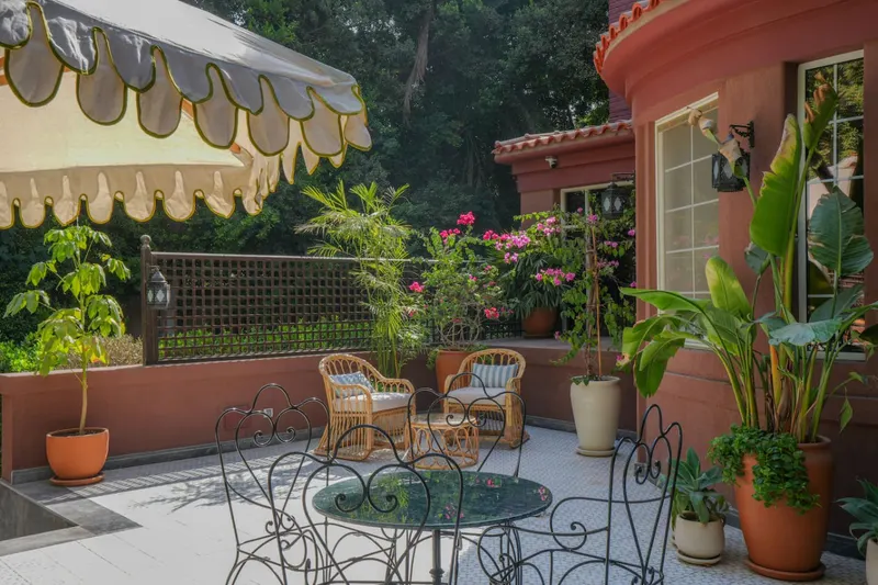 Studio Steps from the Pool with Dining Nook for Two