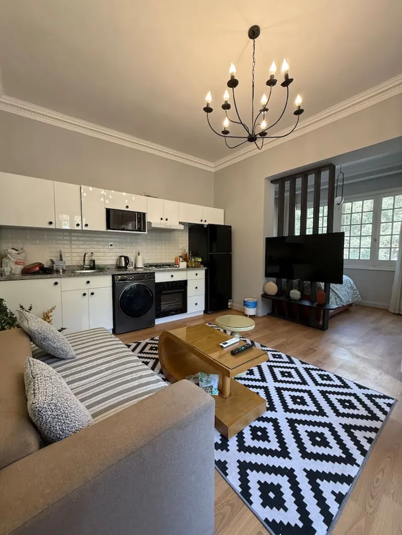 Studio with Queen Bed, Workspace and Social Lounge, photo 2