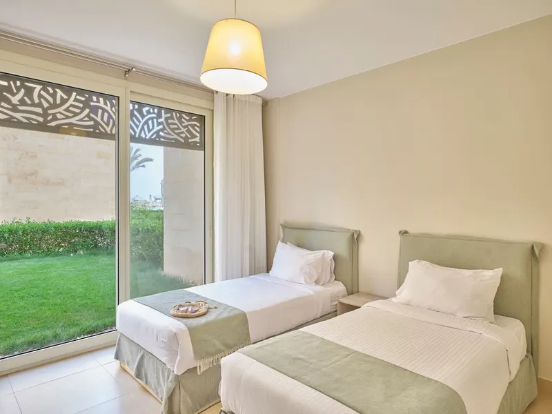 Three-Bedroom Beachside Apartment with Private Garden, photo 4