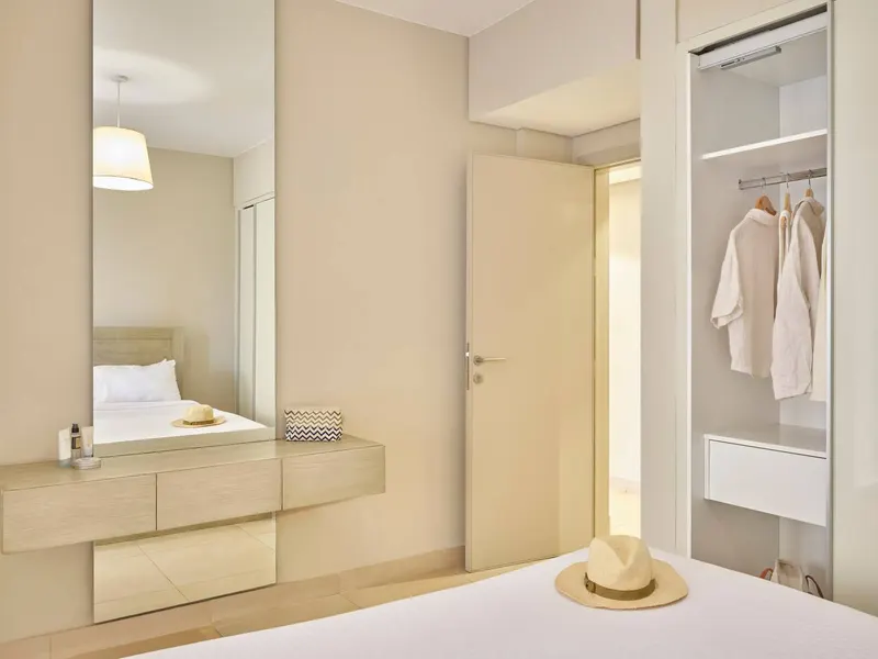 Three-Bedroom Beachside Apartment with Private Garden, photo 7