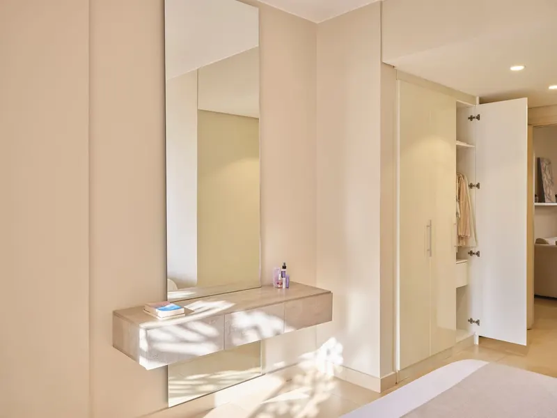 Three-Bedroom Beachside Apartment with Private Garden, photo 8