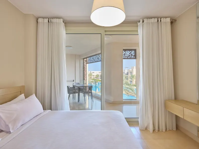 Three-Bedroom Pool View with Internal Roof, Four Beds