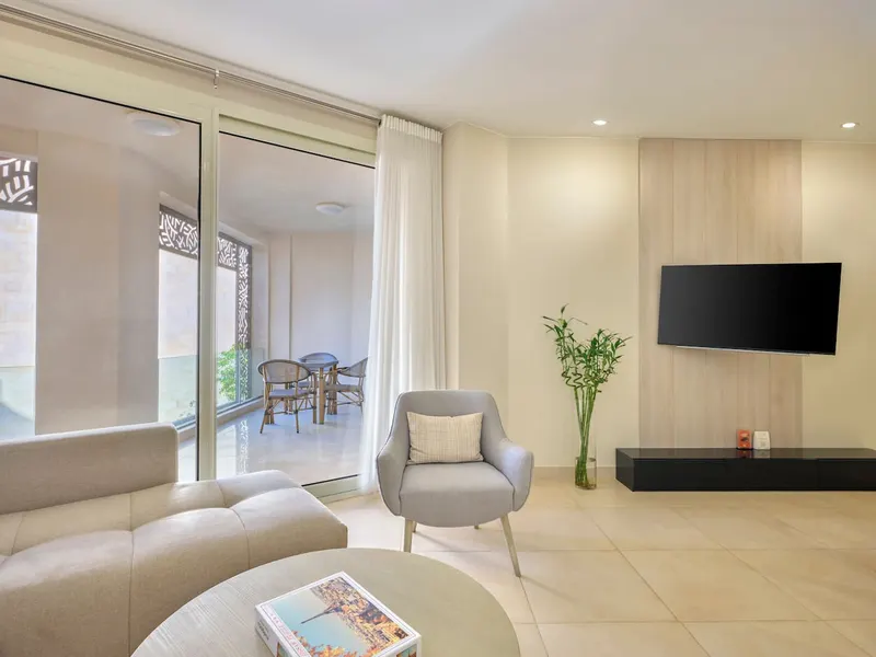 Two-Bedroom Partial Pool View with Roof and Breakfast, photo 6
