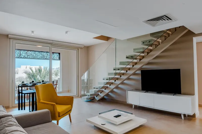 Two-Bedroom Pool View with Rooftop and Laundry, photo 2