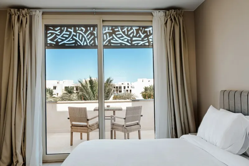 Two-Bedroom Pool View with Rooftop and Laundry, photo 3