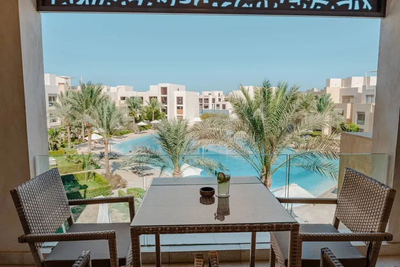 Two-Bedroom Pool View with Rooftop and Laundry, photo 4