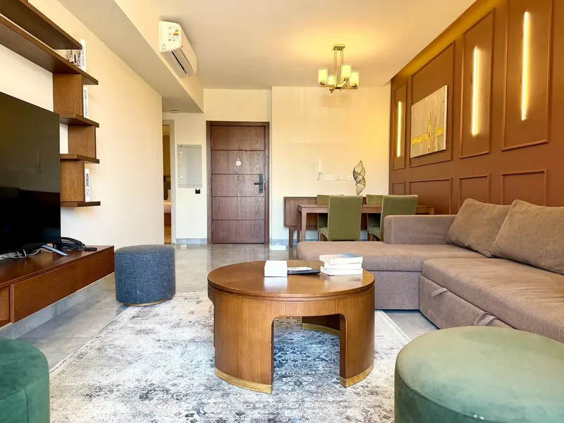 Two-Bedroom with Balcony and L-Shaped Sofa, photo 4