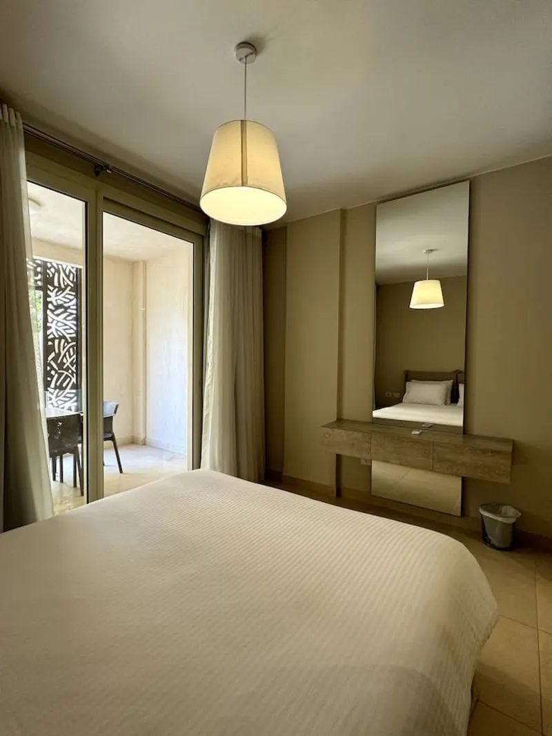 Two-Bedroom with Garden and Partial Pool View, photo 2