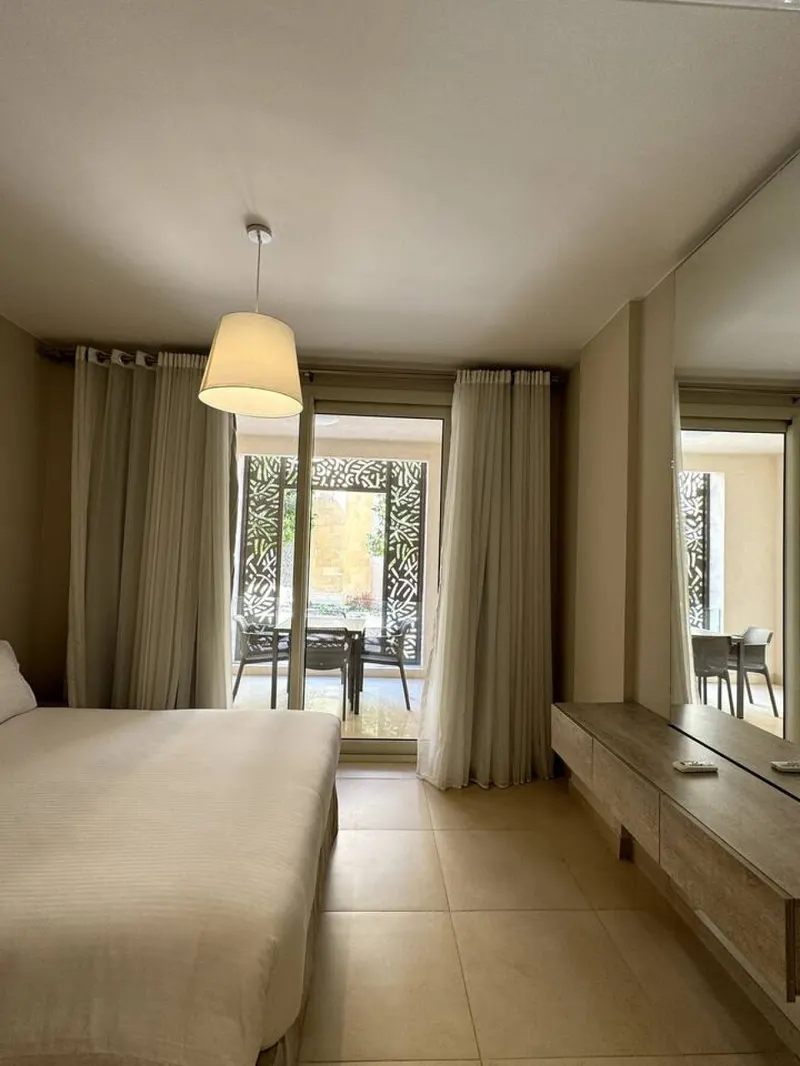 Two-Bedroom with Garden and Partial Pool View, photo 3