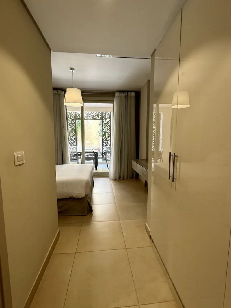 Two-Bedroom with Garden and Partial Pool View, photo 4