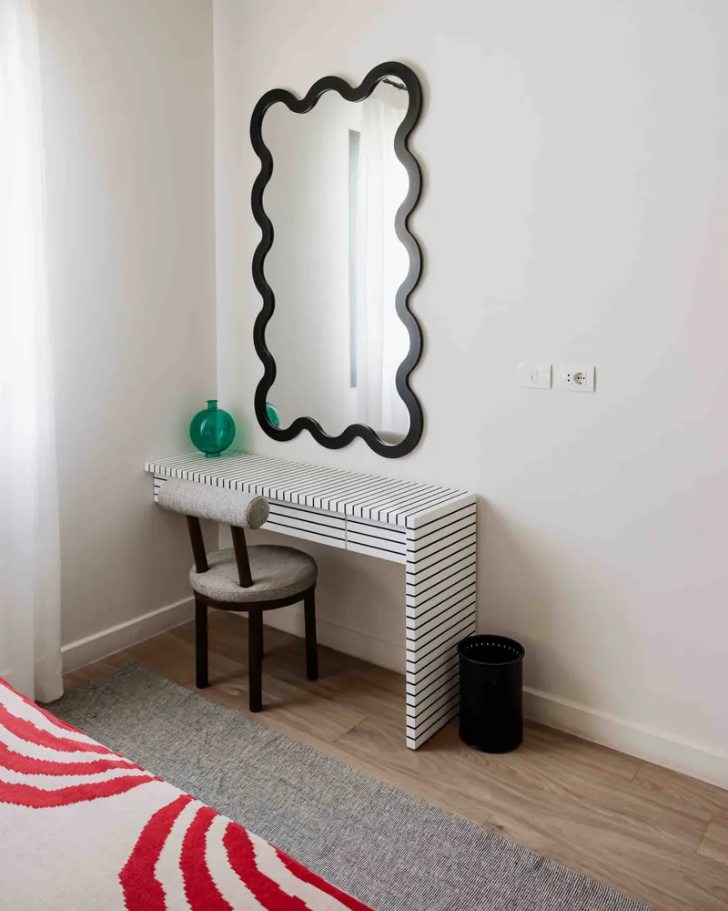 Elegant 2BDR Pool View | Villette — photo 4