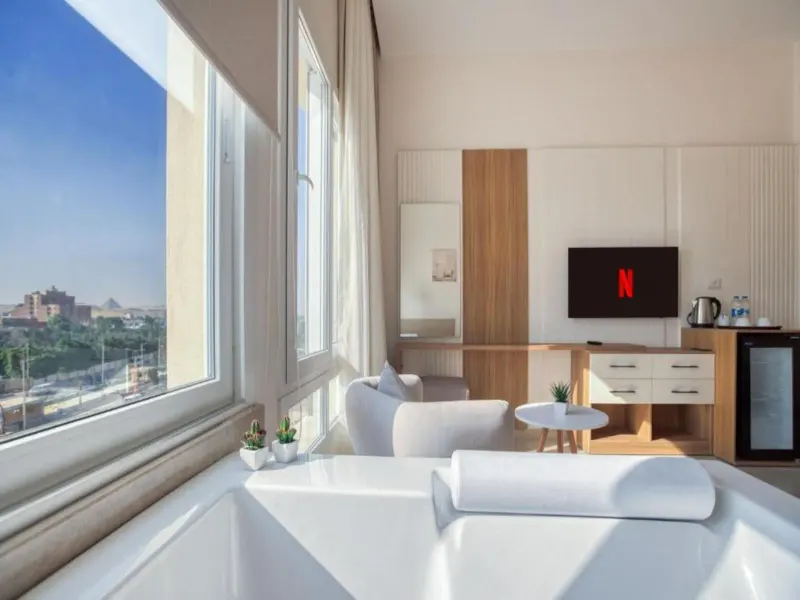 King Suite with Pyramids View — Mazar Pyramids Hotel, photo 2