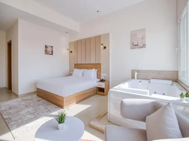 King Suite with Pyramids View — Mazar Pyramids Hotel, photo 3