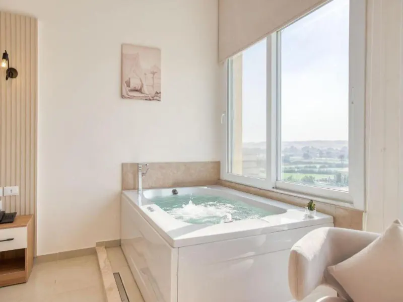 King Suite with Pyramids View — Mazar Pyramids Hotel, photo 4