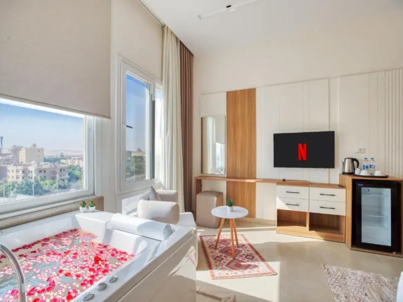 King Suite with Pyramids View — Mazar Pyramids Hotel, photo 6