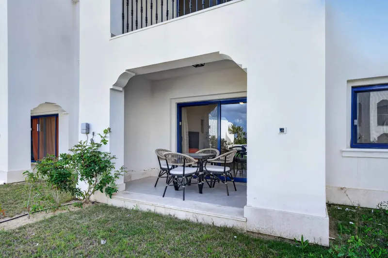 Modern 1BDR with Garden · Greek