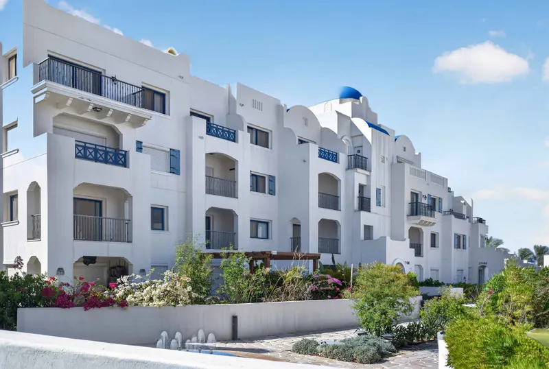 Modern 1BDR with Garden · Greek — photo 2