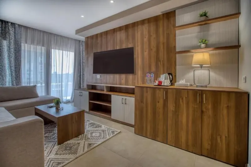 Executive Suite with Pyramids View and Jacuzzi — Nozol Pyramids Hotel & Spa, photo 5