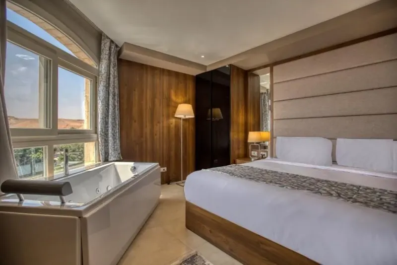Executive Suite with Pyramids View and Jacuzzi — Nozol Pyramids Hotel & Spa, photo 6