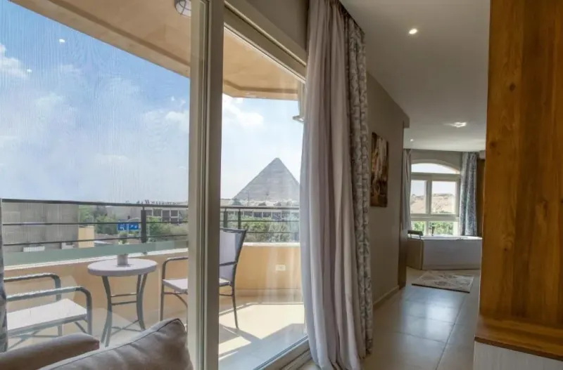 Executive Suite with Pyramids View and Jacuzzi — Nozol Pyramids Hotel & Spa, photo 7