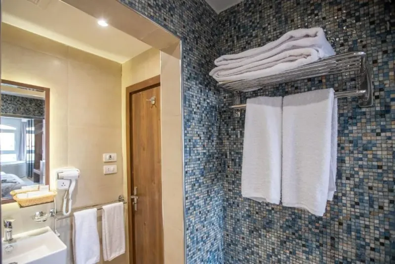 Junior Suite with Jacuzzi — Nozol Pyramids Hotel & Spa, photo 5