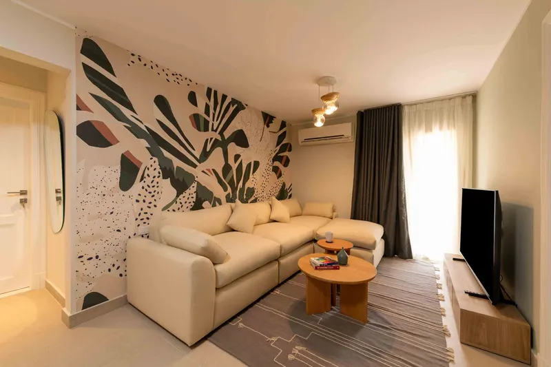 October City | 2BR Apartment with Shared Pool, photo 2