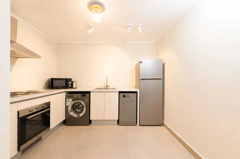 October City | 2BR Apartment with Shared Pool, photo 6