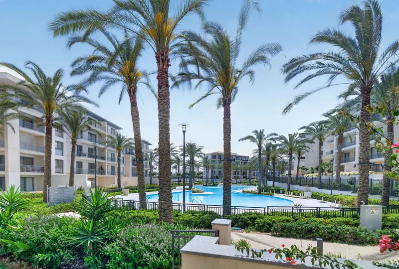 Relaxed 2BDR Pool View · Lea