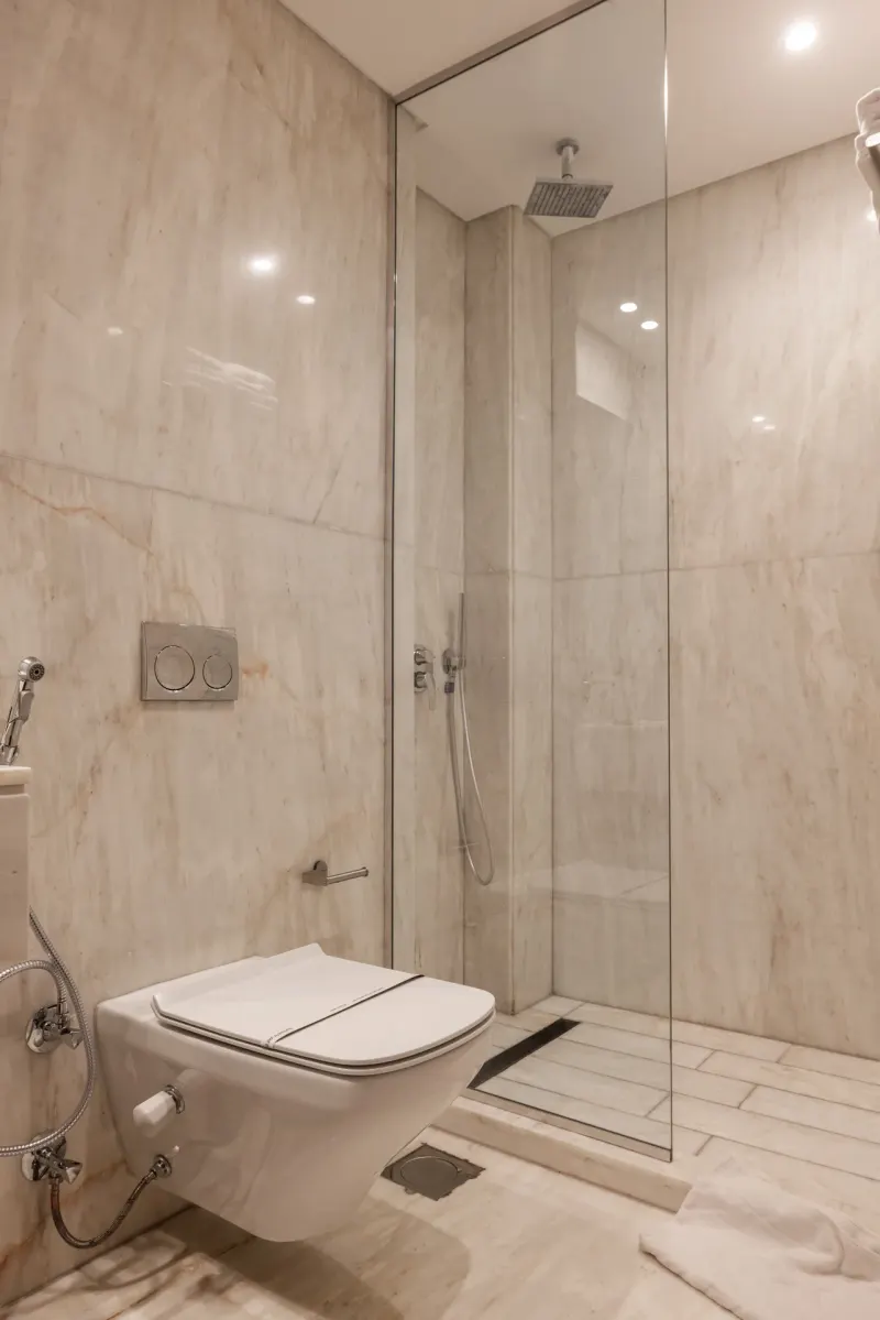 3-Bedroom Apart with Garden Views & Balcony SF — photo 4