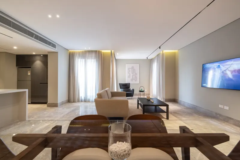 Fully Furnished/Serviced 3 Bed Apart TF @ Silver Palm — photo 2
