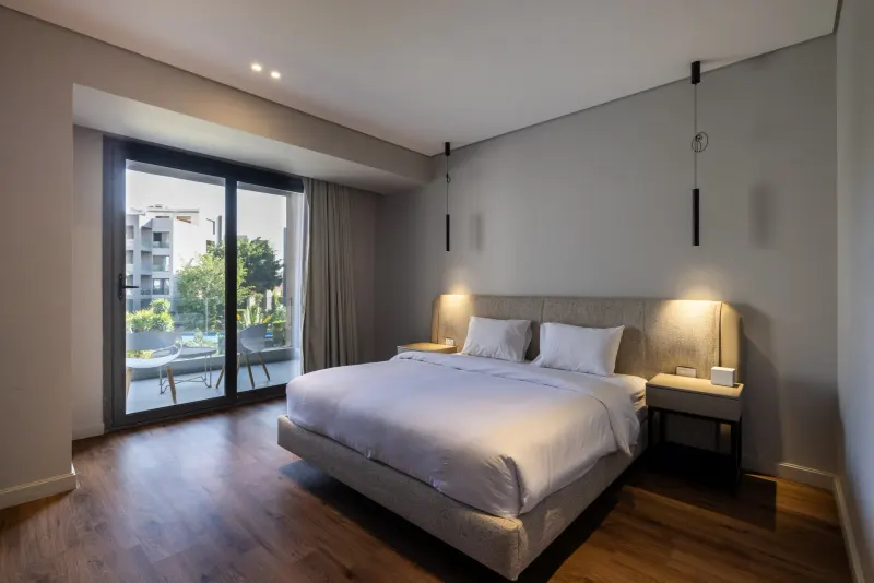 Monochrome - 2 Bed - Garden View - SF, photo 3