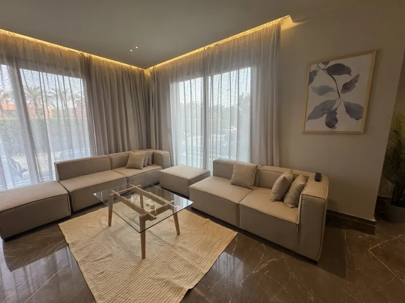 Two Bed Apartment @ Silver Palm, photo 2
