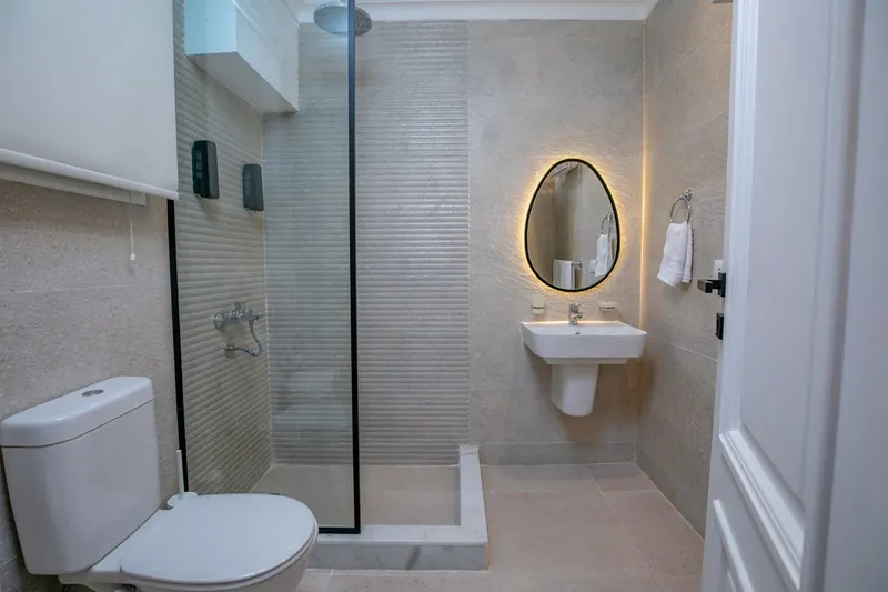 Halo Light & Rain Shower — Studio, Al Rehab, photo 5