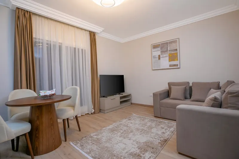 Gold Swirl & Round Table — 1-Bedroom, Al Rehab, photo 8