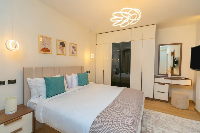 Sunburst & Teal — 2-Bedroom, Al Rehab, photo 2