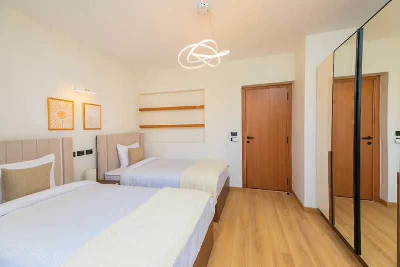 Sunburst & Teal — 2-Bedroom, Al Rehab, photo 7
