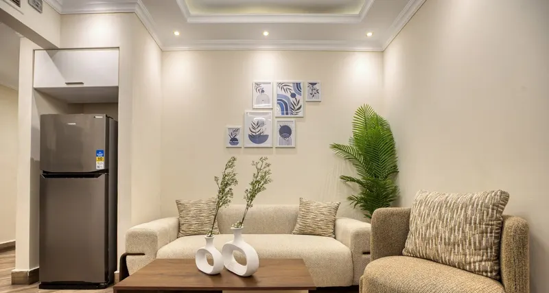 Blue Botanical Wall Home — 1-Bedroom, Fifth Settlement, photo 4