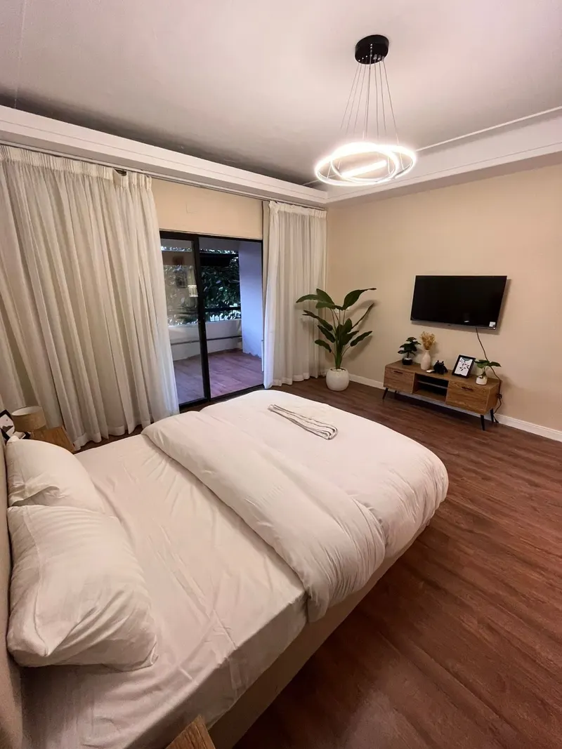 Nile Sunset Studio with Glass Balcony Doors — Studio, Downtown, photo 4
