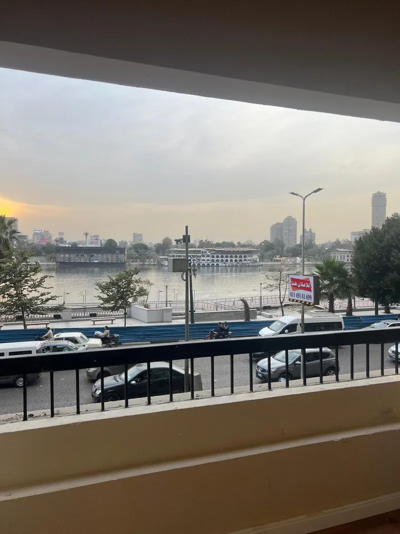 Nile Balcony Studio with Gold-Leaf Art (ES8) — Studio, Downtown, photo 4