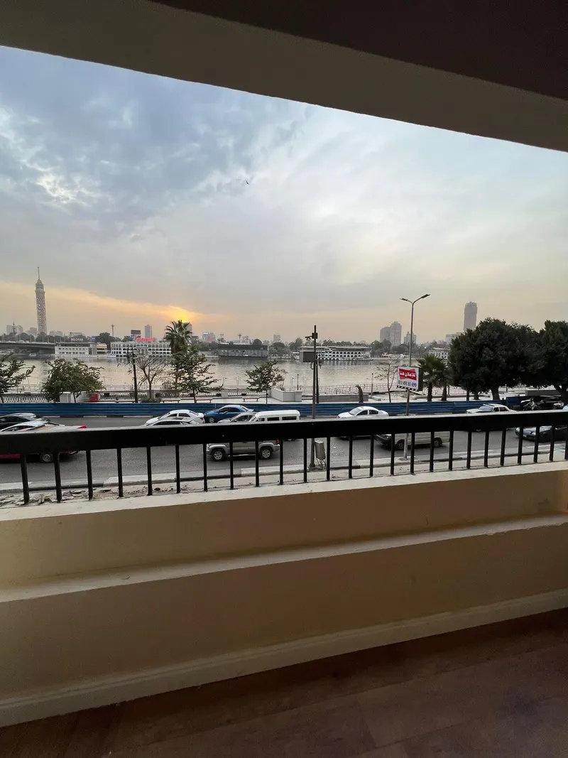 Nile Balcony Studio with Gold-Leaf Art (ES8) — Studio, Downtown, photo 8