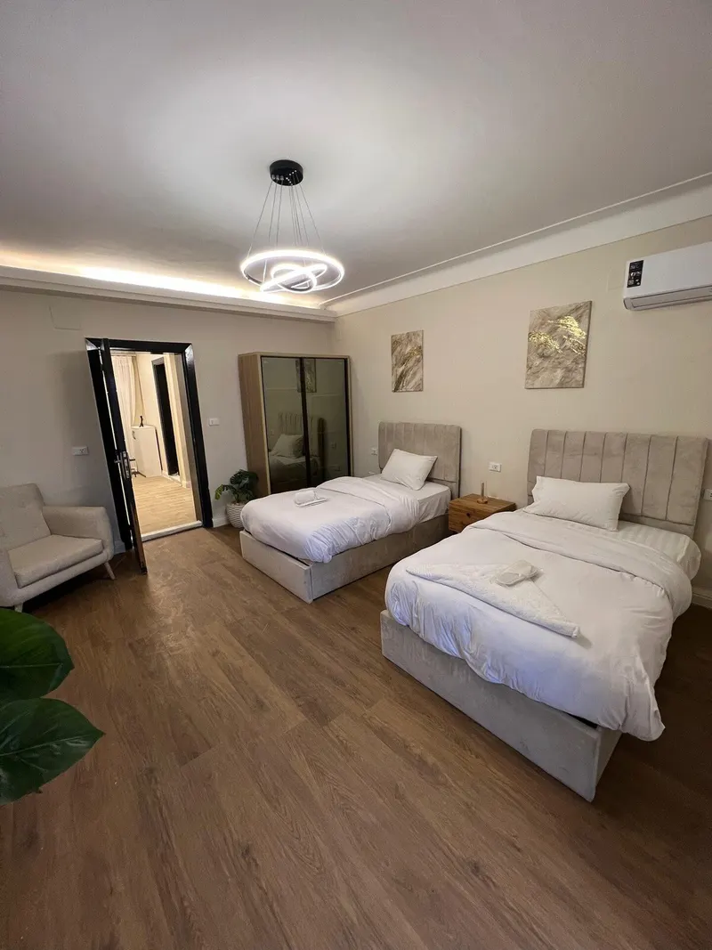 Twin-Bed Nile Balcony Studio (ES9) — Studio, Downtown, photo 2